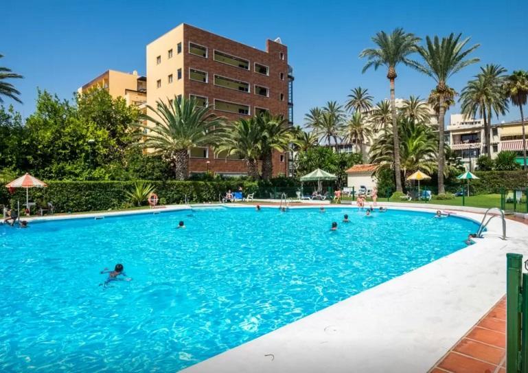 Beachfront Bungalow Apartment Torremolinos Room photo